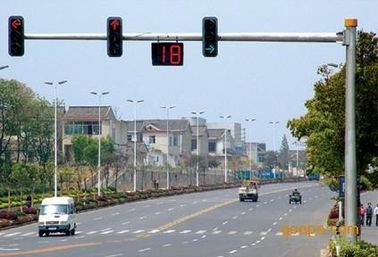 الصين Hot Dip Galvanized 6.5m Standard Traffic Light Pole 11m Single Arm For Traffic Road المزود
