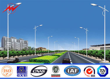 Q235 Cross Arm 12m أعمدة إنارة الشوارع ، قطب خفيف مثمن