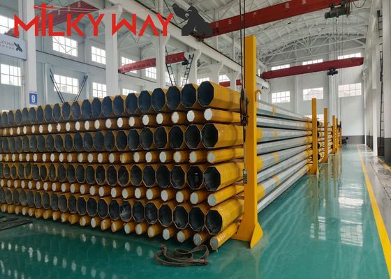 10m عقدة ضوء الشارع الثمانية الأطراف Q235 الفولاذ الحار الغلي