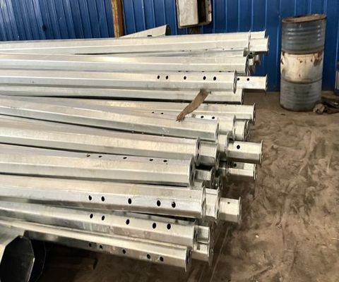 قطب أنبوبي فولاذي 8M لخط نقل توزيع الطاقة 69kV بسماكة 3mm يلبي المعايير التقنية والسلامة