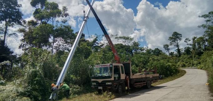 3.8mm 7.2mm 9m 11m ماليزيا hop dip galvanisation القطب الكهربائي من الفولاذ مع FRP 2